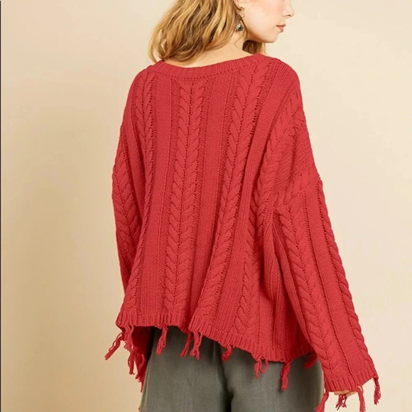 NWT Umgee Boutique Heavy Cable Knit Sweater with Frayed tassel Hem deep red - Picture 2 of 14